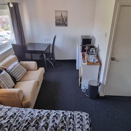 Spacious Room With Kichenet Ρόδεραμ Εξωτερικό φωτογραφία
