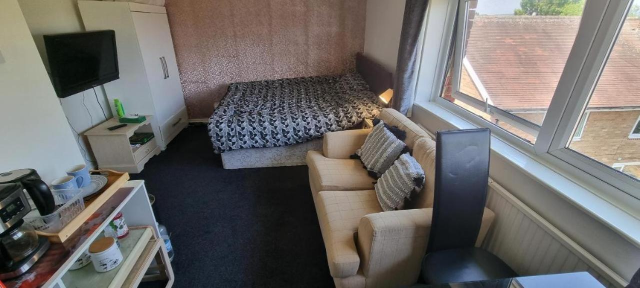 Spacious Room With Kichenet Ρόδεραμ Εξωτερικό φωτογραφία